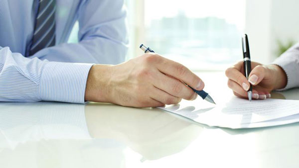 Specialist in arranging contracts